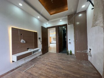 Building Lobby in 3 BHK Builder Floor at BPTP District 3, Sector 85 – for Sale