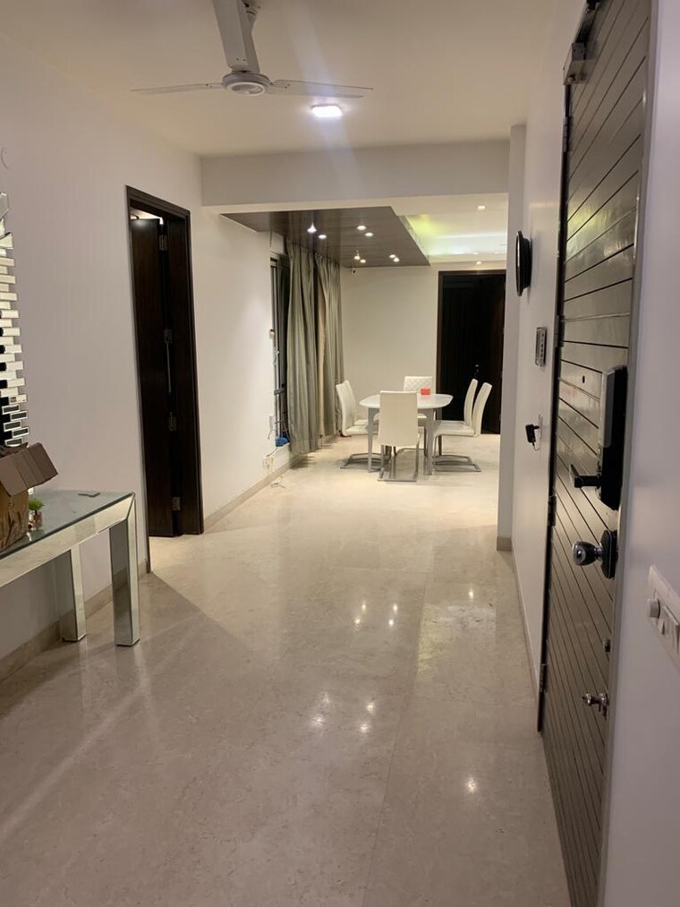 Room, defence colony 3 Bedroom 325 Sq.Yd. Builder Floor In Defence Colony Delhi 9056634