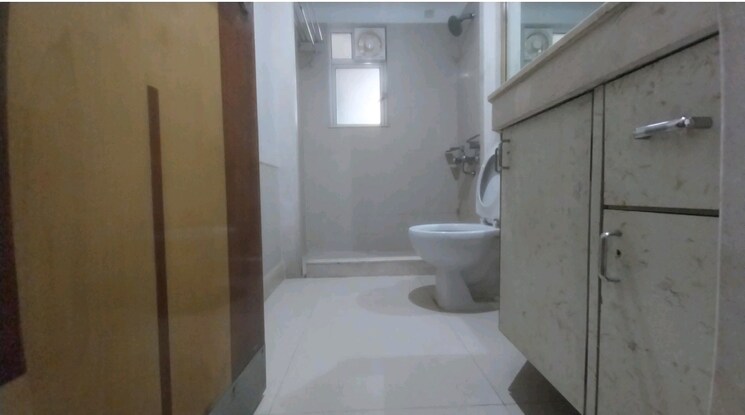 Bathroom, hiranandani-meadows 3 Bedroom 1350 Sq.Ft. Apartment In Manpada Thane 9056713