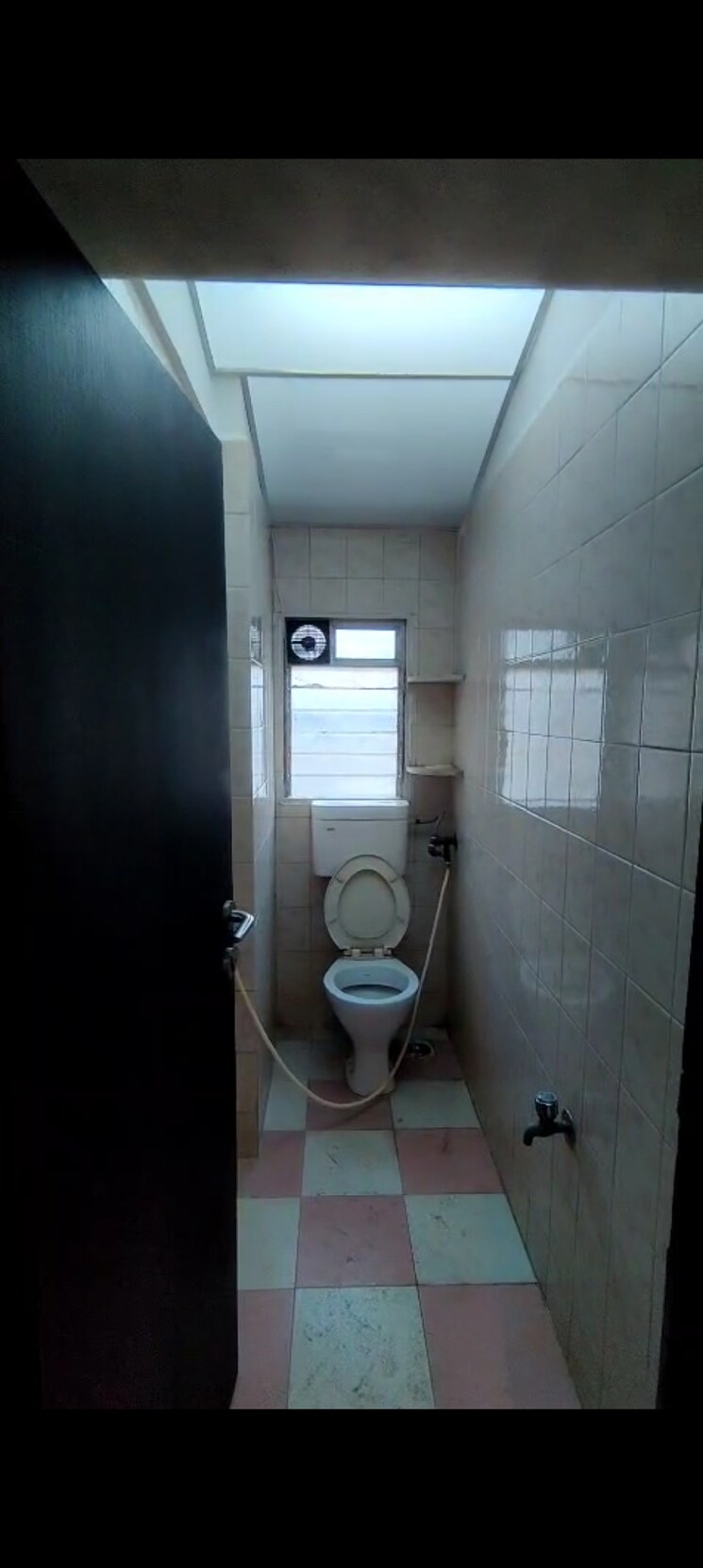 Bathroom, bandra west 1 Bedroom 500 Sq.Ft. Apartment In Bandra West Mumbai 9056769