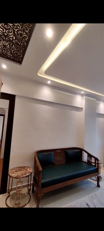 Furnished Amenities in 1 BHK Apartment at Bandra West – for Rent