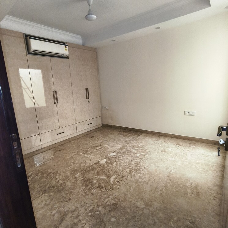 Room, greater kailash i 4 Bedroom 3000 Sq.Ft. Builder Floor In Greater Kailash I Delhi 9056792