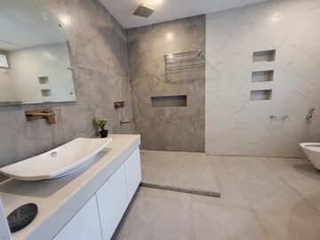 Bathroom in 3 BHK Apartment at Bestech Park View Spa, Sector 47 – for Rent