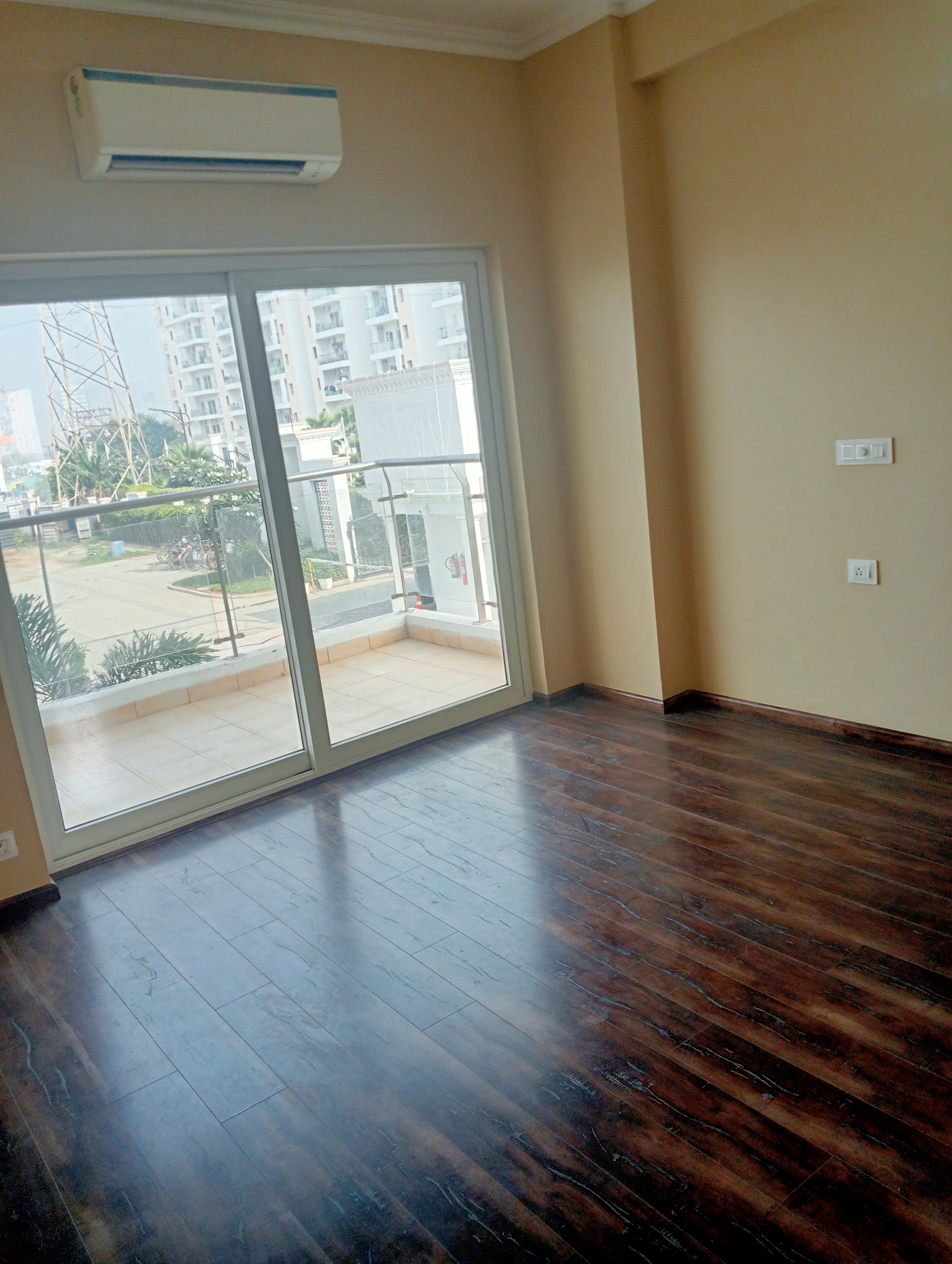 3.5 BHK + Servant Room 1950 Sq.Ft. Apartment in Shree Vardhman Victoria