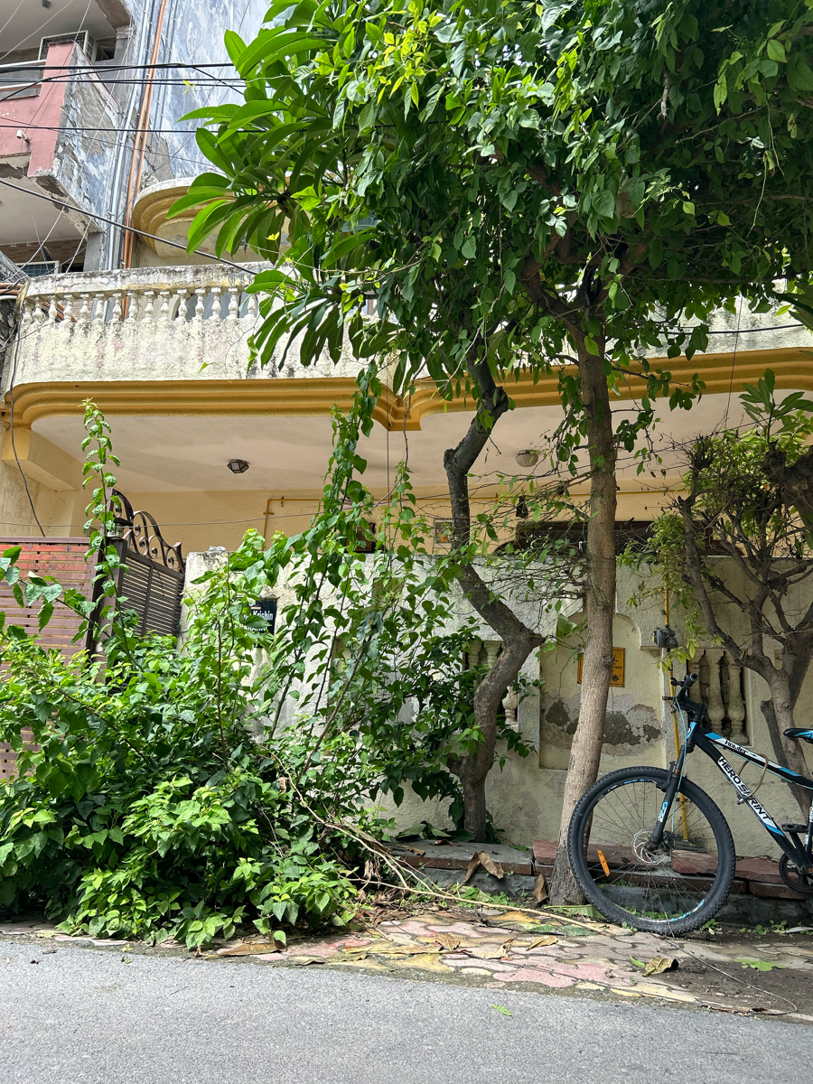 2 BHK + Servant Room Independent House For Sale in Sector 27