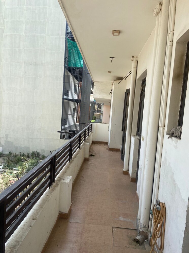Balcony, pari-international-enlighten-homes 6+ Bedroom 263 Sq.Yd. Independent House In Sector 45 Gurgaon 9056816