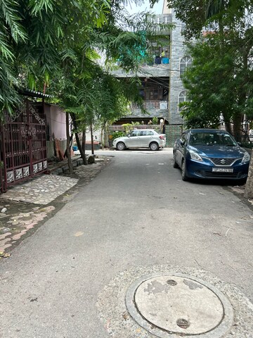  2 BHK Independent House at Sector 27 – for Sale