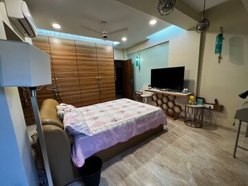 Bedroom in 2 BHK Apartment at Shams Palace, Bandra West – for Rent
