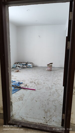 Room in 2 BHK Apartment at Sunshine Vihaan, Alkapoor – for Sale