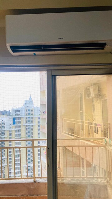 Room in 1 RK Apartment at Supertech Ecociti, Sector 137 – for Rent