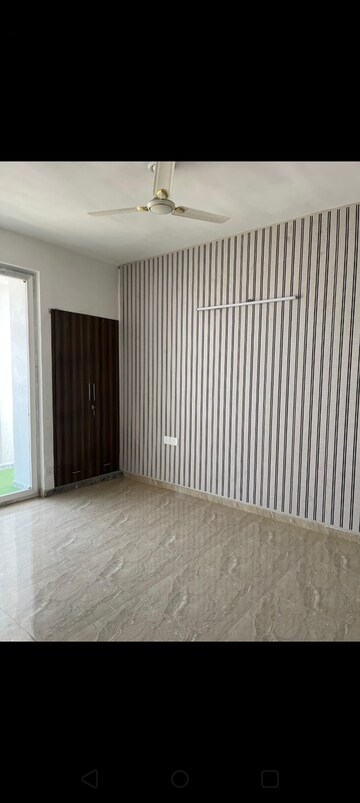 Room in 2 BHK Apartment at Sector 75 – for Rent