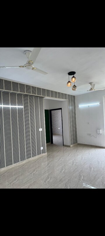 Room in 2 BHK Apartment at Sector 75 – for Rent