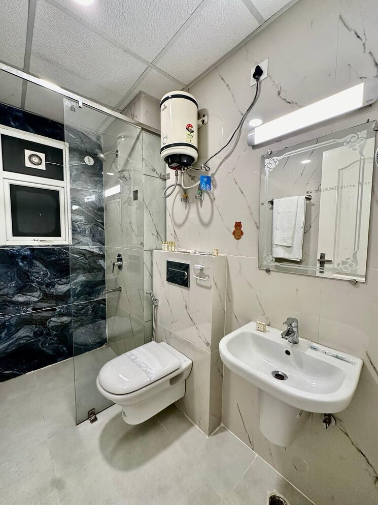Attached Bathroom, gomti nagar 3 Bedroom 2300 Sq.Ft. Apartment In Gomti Nagar Lucknow 9056943
