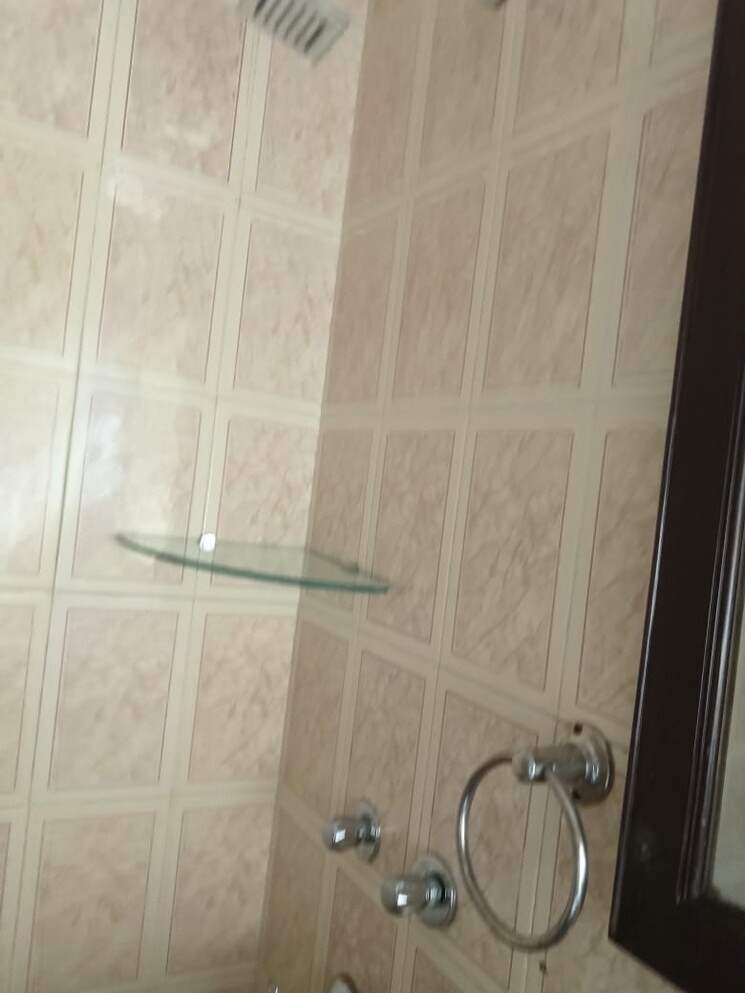 Bathroom, nehru enclave 3 Bedroom 1800 Sq.Ft. Builder Floor In Nehru Enclave Delhi 9056984