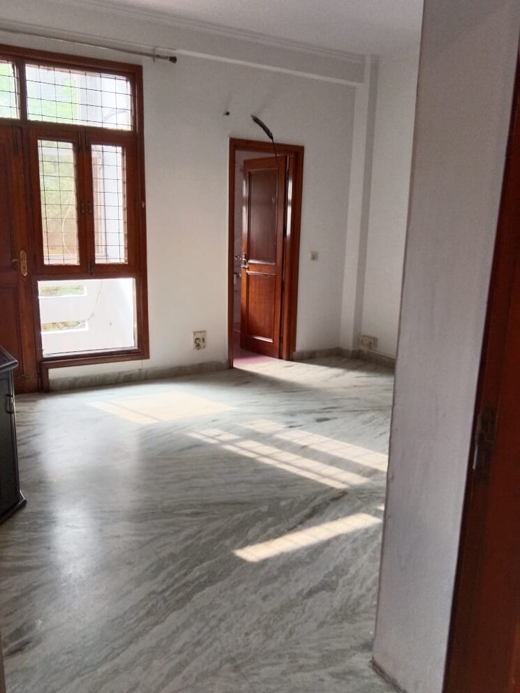 Room, nehru enclave 3 Bedroom 1800 Sq.Ft. Builder Floor In Nehru Enclave Delhi 9056984