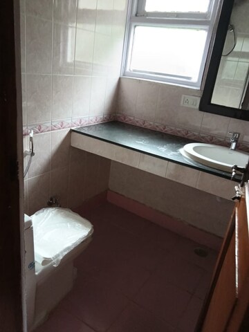 Attached Bathroom in 3 BHK Builder Floor at Nehru Enclave – for Rent