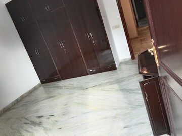 Furnished Amenities in 3 BHK Builder Floor at Nehru Enclave – for Rent