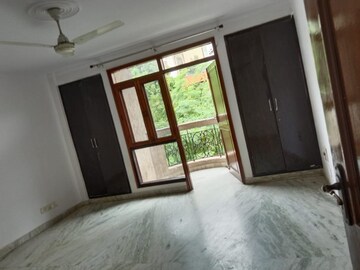 Room in 3 BHK Builder Floor at Nehru Enclave – for Rent