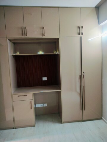 Furnished Amenities in 3 BHK Apartment at M3M Heights, Sector 65 – for Rent