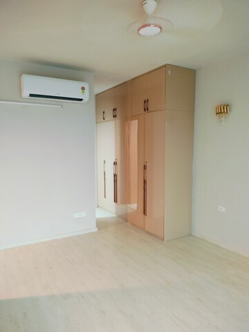 Room in 3 BHK Apartment at M3M Heights, Sector 65 – for Rent