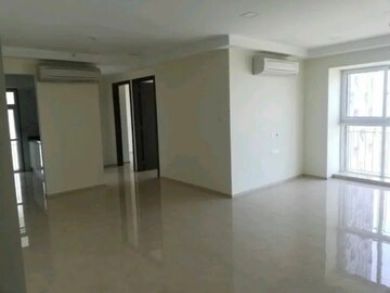 Room in 3 BHK Apartment at Ruparel Ariana, Parel – for Rent