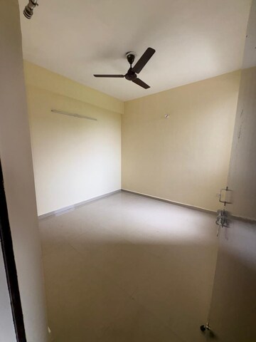 Room in 3 BHK Apartment at Conscient Habitat Residences, Sector 78 – for Rent