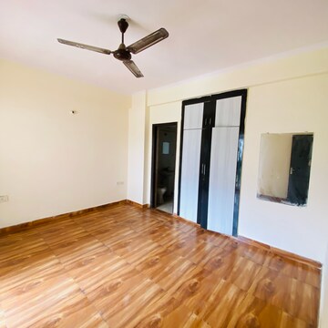Room in 3 BHK Apartment at Aims Golf Avenue II, Sector 75 – for Rent