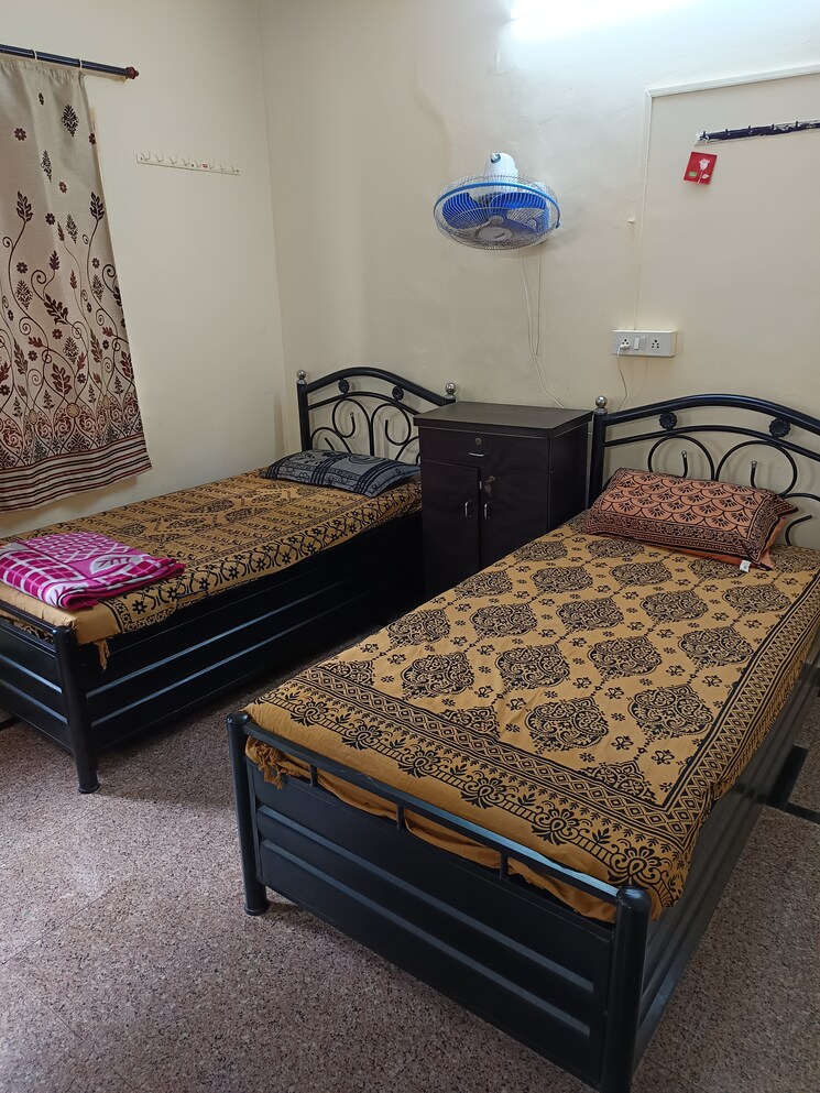 Bedroom, powai Pg For Boys & Girls In Powai 9057122