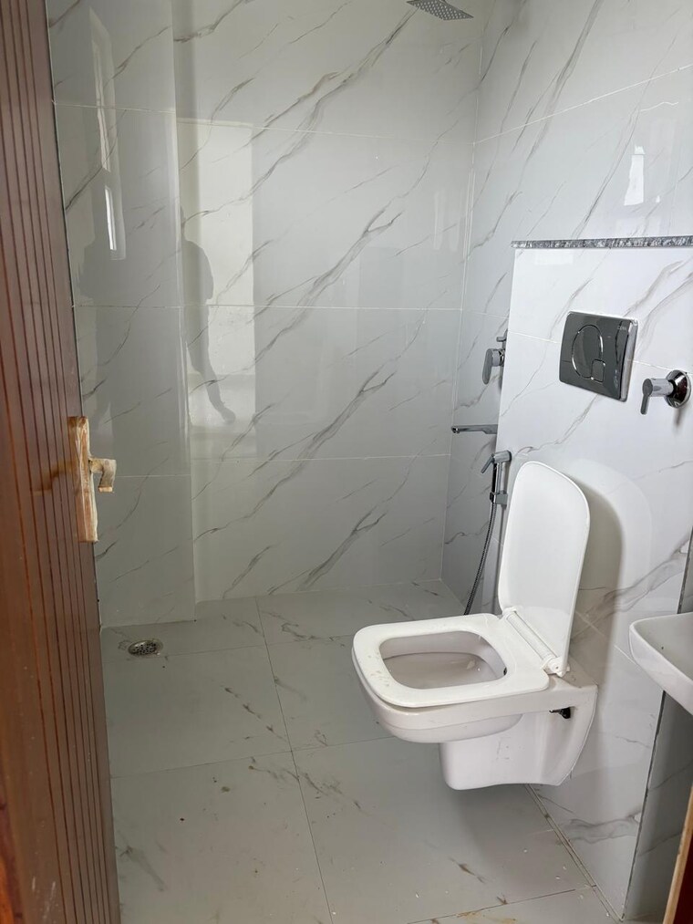 Bathroom, sector 84 3 Bedroom 1250 Sq.Ft. Builder Floor In Sector 84 Faridabad 9057126