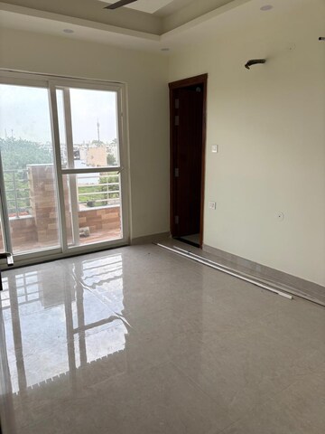 Room in 3 BHK Builder Floor at Sector 84 – for Sale