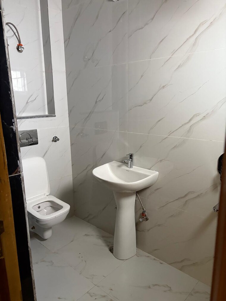 Bathroom, sector 84 3 Bedroom 1250 Sq.Ft. Builder Floor In Sector 84 Faridabad 9057126