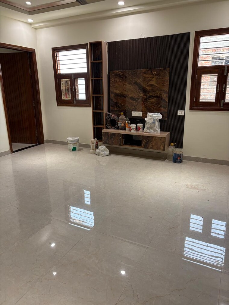 Room, sector 84 3 Bedroom 1250 Sq.Ft. Builder Floor In Sector 84 Faridabad 9057126