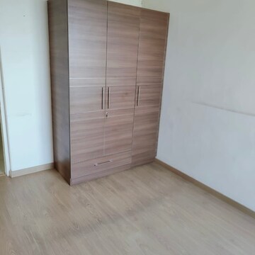 Room in 3 BHK Apartment at Emaar Palm Gardens, Sector 83 – for Rent