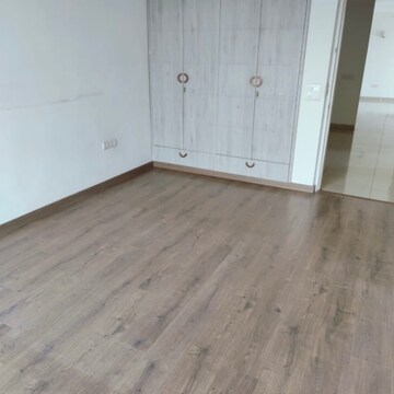 Room in 3 BHK Apartment at Emaar Palm Gardens, Sector 83 – for Rent