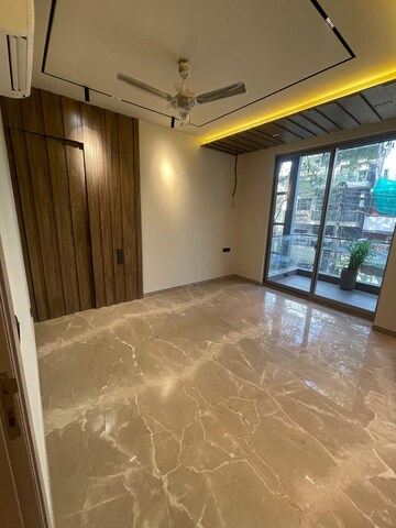 Room in 4 BHK Builder Floor at Dlf Phase I – for Rent