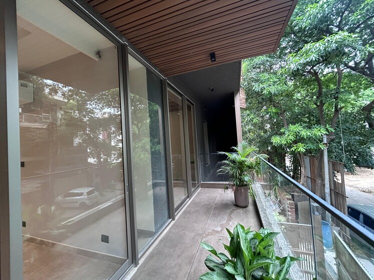 Balcony, dlf phase i 4 Bedroom 300 Sq.Yd. Builder Floor In Dlf Phase I Gurgaon 9057144