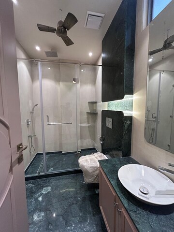 Team Area in 4 BHK Builder Floor at Dlf Phase I – for Rent
