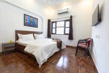 Living Room in 6+ BHK Villa at Sahastradhara Road – for Rent