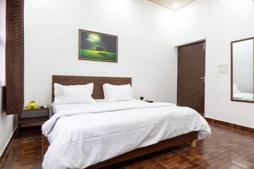 Bedroom in 6+ BHK Villa at Sahastradhara Road – for Rent