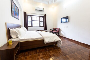 Bedroom in 6+ BHK Villa at Sahastradhara Road – for Rent