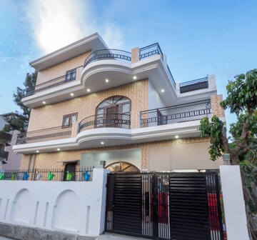 6+ BHK Villa For Rent in Sahastradhara Road