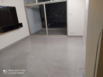 Room in 2.5 BHK Apartment at Supertech Livingston, Sain Vihar – for Rent