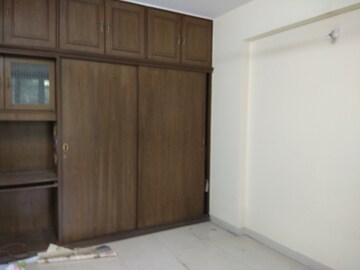 Room in 3 BHK Apartment at Ajmera Golden Rays, Andheri West – for Rent