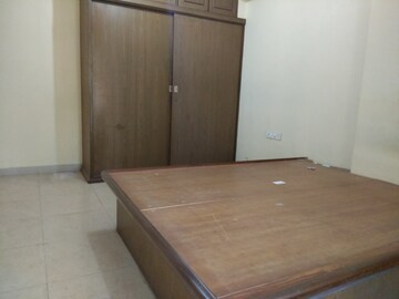 Room in 3 BHK Apartment at Ajmera Golden Rays, Andheri West – for Rent