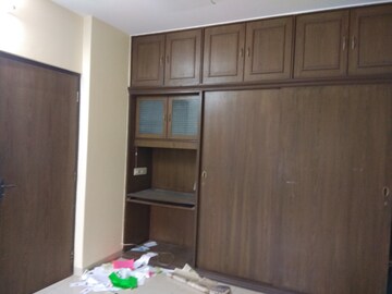Room in 3 BHK Apartment at Ajmera Golden Rays, Andheri West – for Rent