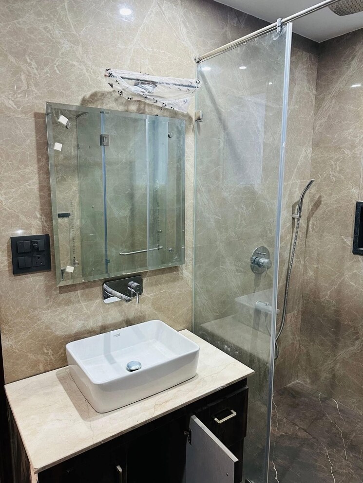 Bathroom, freedom fighters enclave 3 Bedroom 1500 Sq.Ft. Apartment In Freedom Fighters Enclave Delhi 9057434