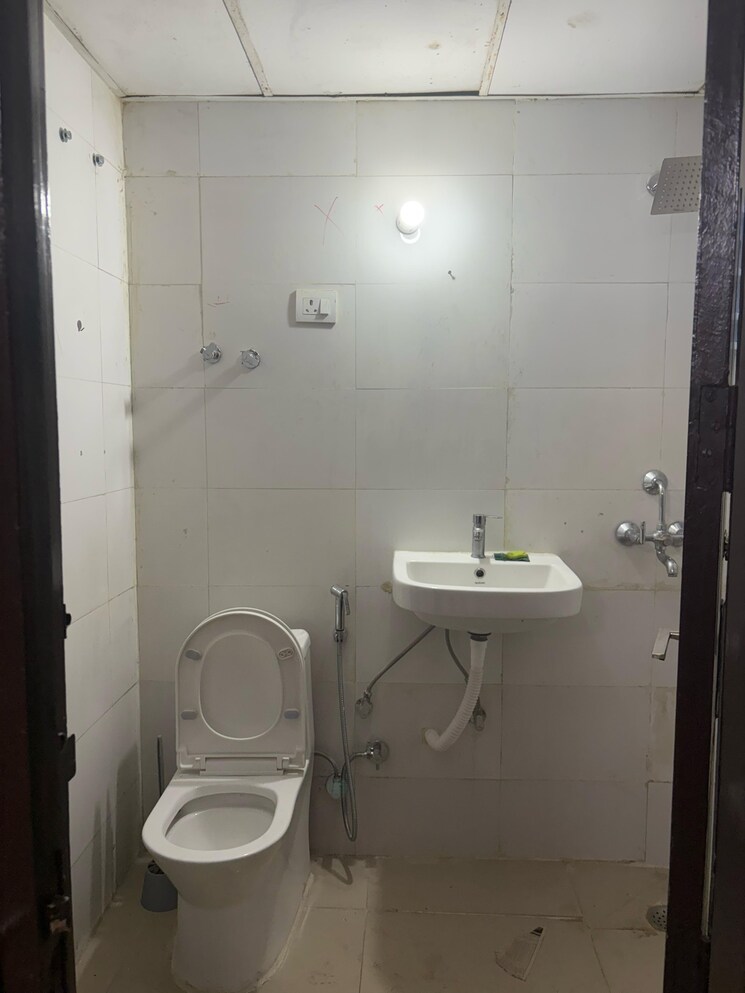 Bathroom, ajnara-gen-x 2 Bedroom 1050 Sq.Ft. Apartment In Dundahera Ghaziabad 9057388