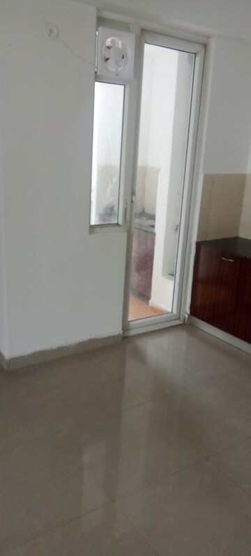 Room in 3 BHK Apartment at Parker White Lily, Sector 8 – for Sale