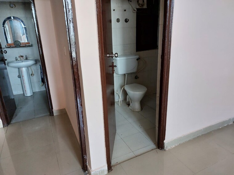 Attached Bathroom, mahagun-mahagunpuram 2 Bedroom 558 Sq.Ft. Apartment In Shastri Nagar Ghaziabad 9057469