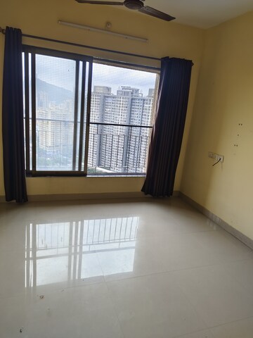 Room in 1.5 BHK Apartment at Hubtown Greenwoods, Vartak Nagar – for Rent